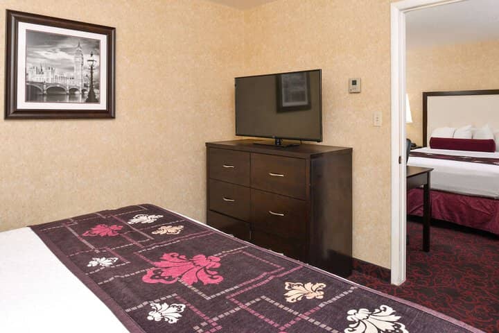 Room 28 of 54
