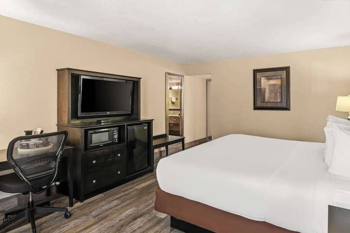 Room 10 of 54